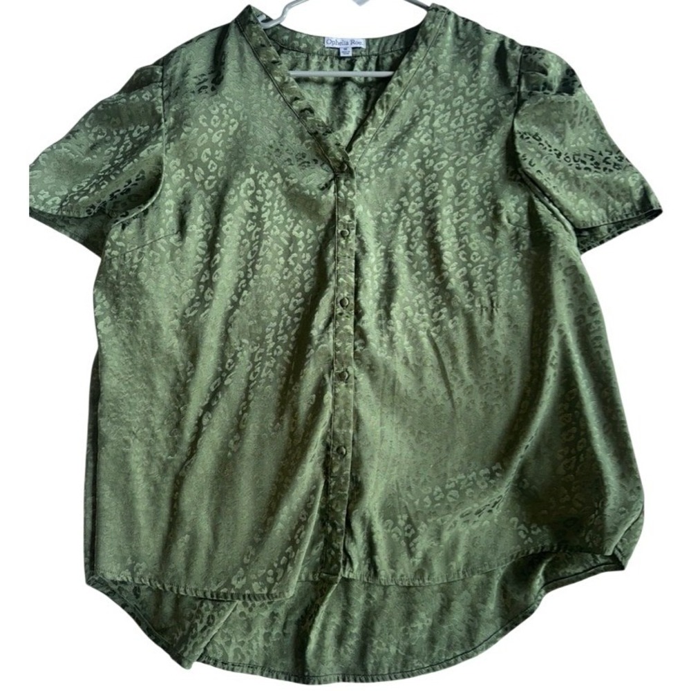 Ophelia Roe Olive Green Leopard Print Puff Sleeve V Neck Button Front Top‎ 1X